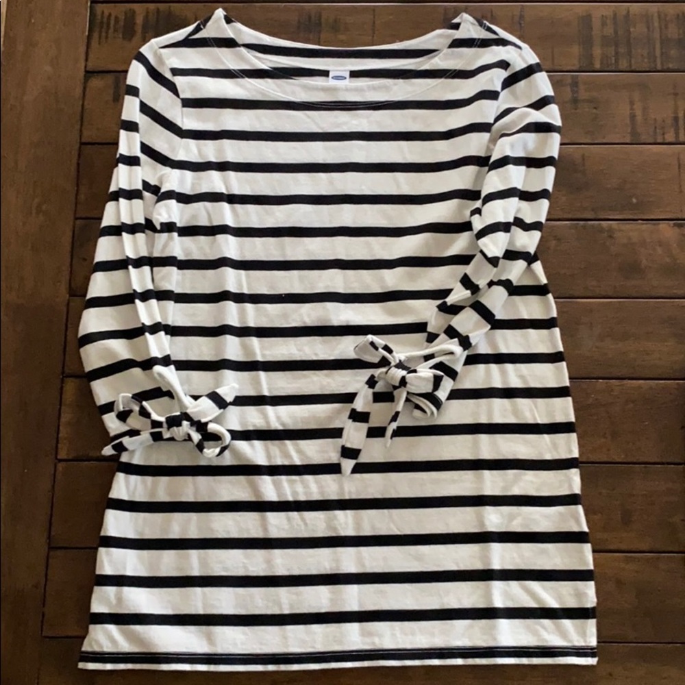 Old navy black and white striped tee